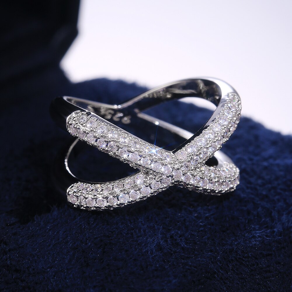 Huitan-Anillos de Compromiso con forma de cruz para mujer, accesorios delicados de dedo, joyería de de circonita de cristal deslumbrante, oferta