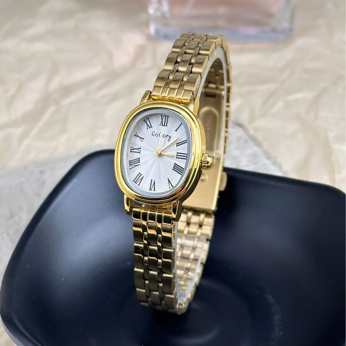 Versatile Oval Dial Women Quartz Watch Roman Scale Gold Steel Strap Wristwatch Reloj Mujer