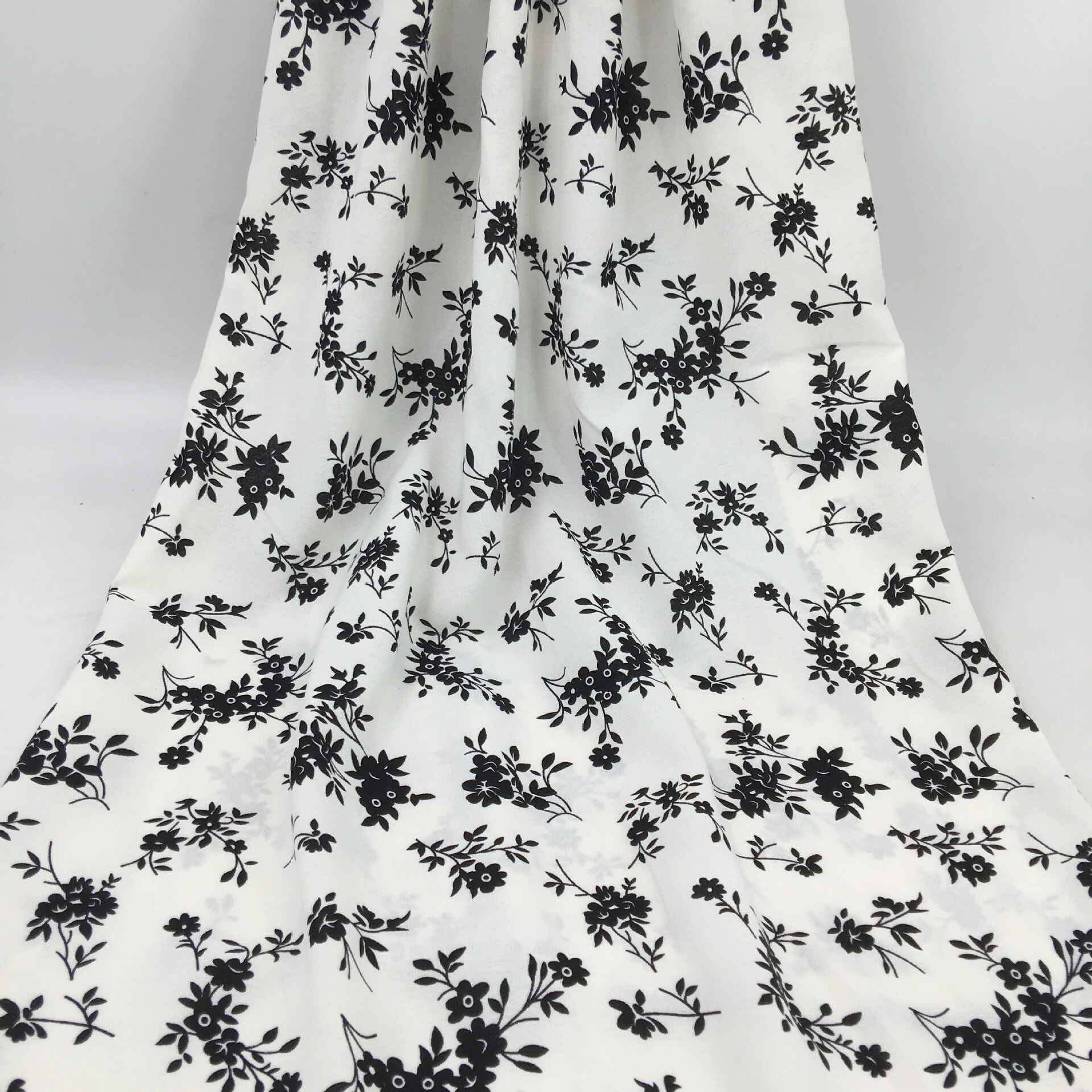 Hvidt blødt blomsterprintet chiffonstof bruges til kjoler efter måleren, sort, lyserød, blå, grøn, rød, gul: 1