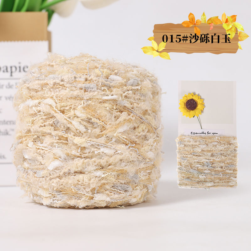 Handgemengd garen, kenmerkend fantasiegaren, handgemaakt doe-het-zelf garen met kleurverloop, wollen bol, haaknaald, grote cirkel, garensegment, geverfde grove wol: Groente