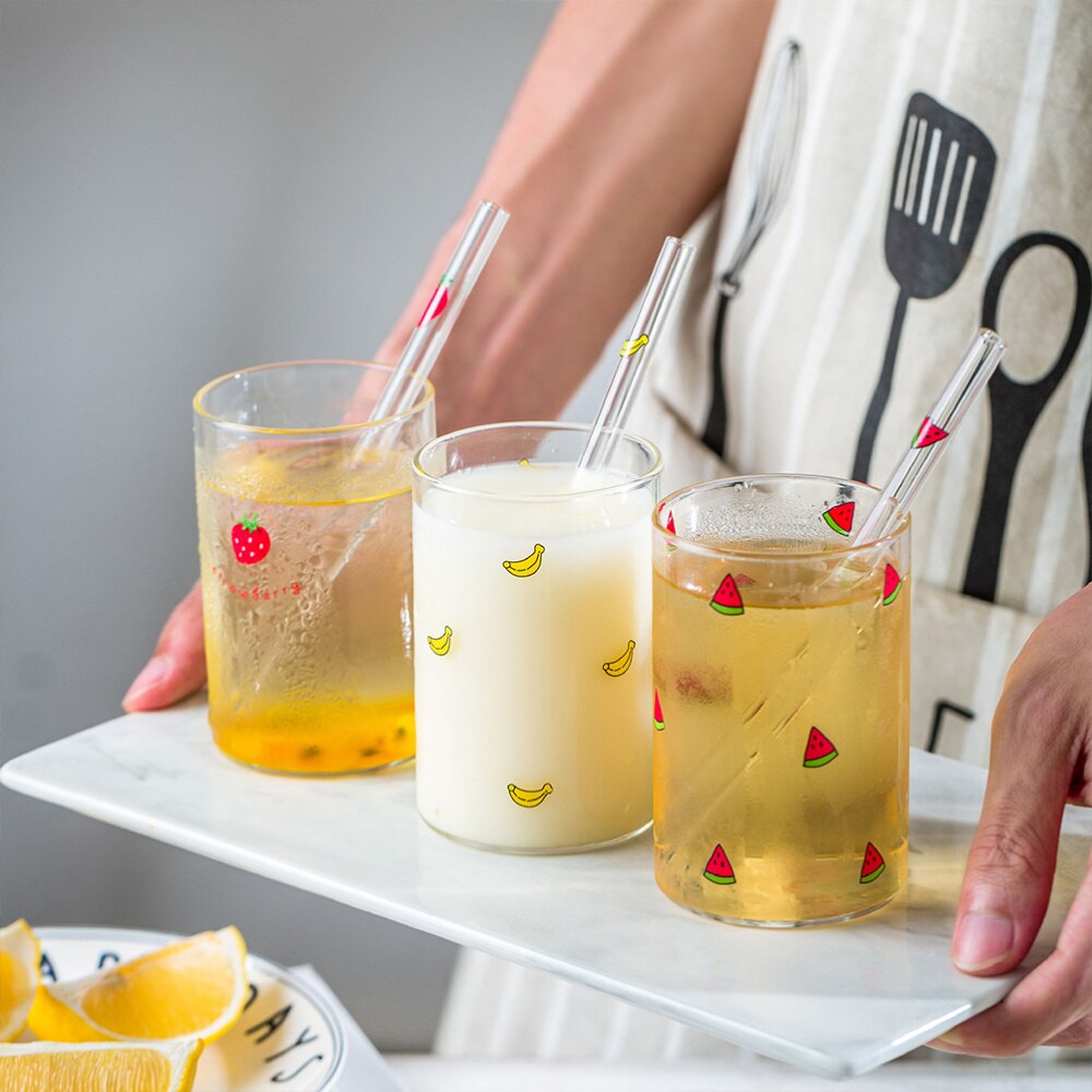 Vaso de vidrio borosilicato resistente al calor para jugo de fruta y leche, taza de almacenamiento de agua con pajita para el hogar y la Oficina (estilo de estampado de fresa