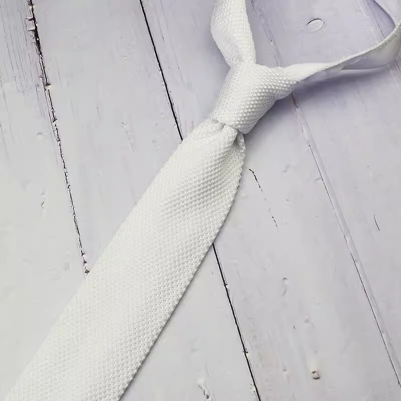 Jednokolorowe krawaty z dzianiny w kolorze khaki dla mężczyzn 6CM Wąskie brytyjskie krawaty na szyję dla kobiet College Student Knitting Neck Tie Cravat: WHITE