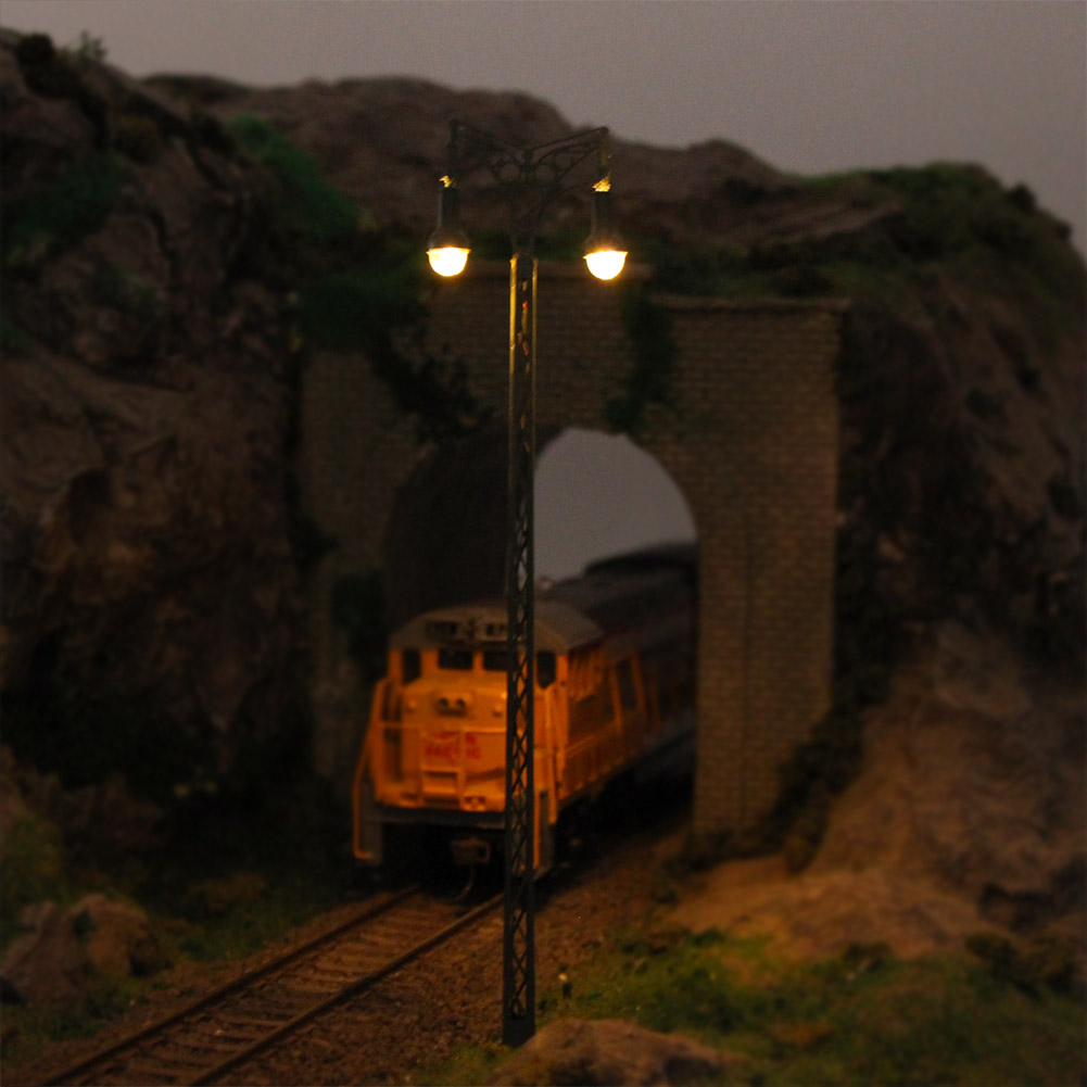 3pcs OO HO N Scale Lattice Mast Lamp Track Light Warm White Two-LEDs LQS58 Model Railway Layout