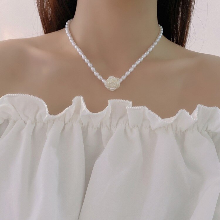 Witte Hars Bloem Imitatie Parels Kralen Ketting Voor Vrouwen Sleutelbeen Ketting Korte Kettingen Vrouwelijke 2022 Mode-sieraden