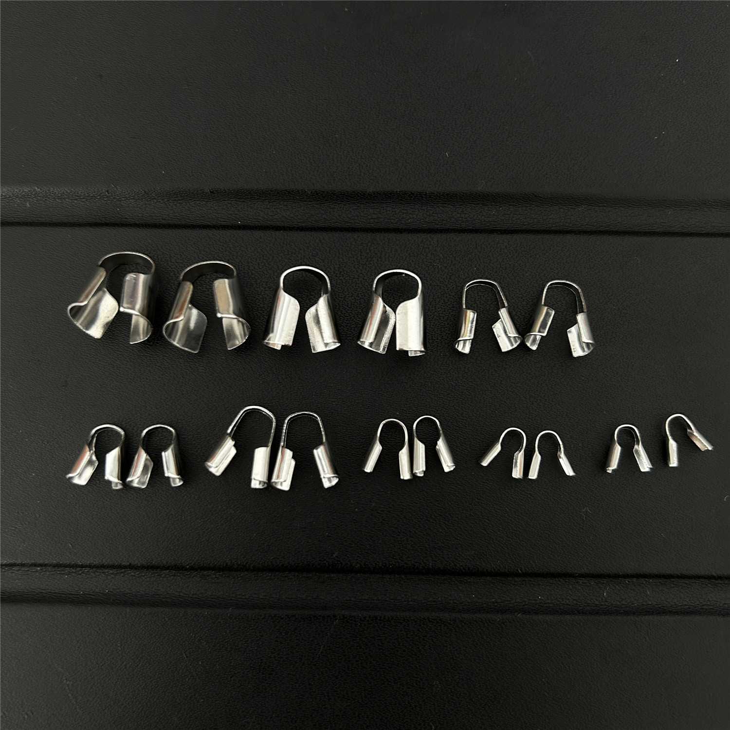 20pcs/lot Stainless Steel Cords Crimp End Beads Caps Leather Clip Tip Fold End Crimp For Diy Necklace Bracelet Jewelry Making