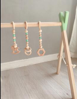 Nordic Stijl Babykamer Decor Play Gym Speelgoed Houten Nursery Zintuiglijke Speelgoed Baby Kamer Kledingrek Accessoires Fotografie Props: green with three toy