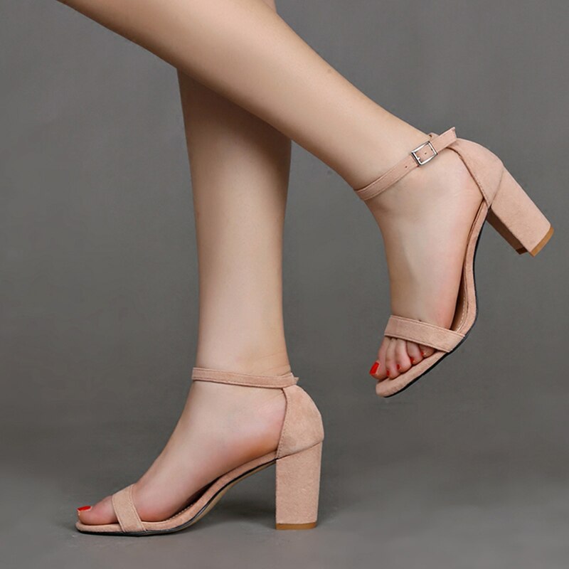 Mcckle chunky heel dam ankelrem gladiator sandaler dam sommarskor kvinnliga sandilas täcka häl flock festskor