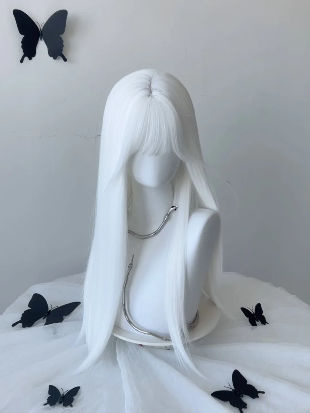 Peluca blanca con flequillo, pelucas de pelo largo y liso, peluca sintética de 28 pulgadas para mujer, pelucas de Cosplay de fibras resistentes al calor, pelucas Lolita