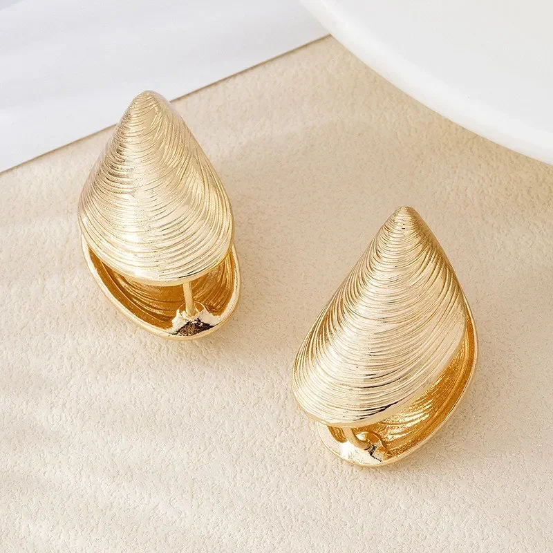 LATS Jahrgang Metall Hülse Zucht Ohrringe für Frauen Punk Silber Farbe Textur Geometrische Unregelmäßige Ohr Schnalle Schmuck Party: Hellgelb Gold Farbe