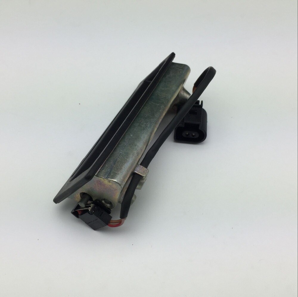 For vw passat  b5 bora bagasjeroms bagasjelokk håndklemt bakluke bagasjerom lukheis porthåndtak mikrobryter 1 j 0 827 566 d/ c