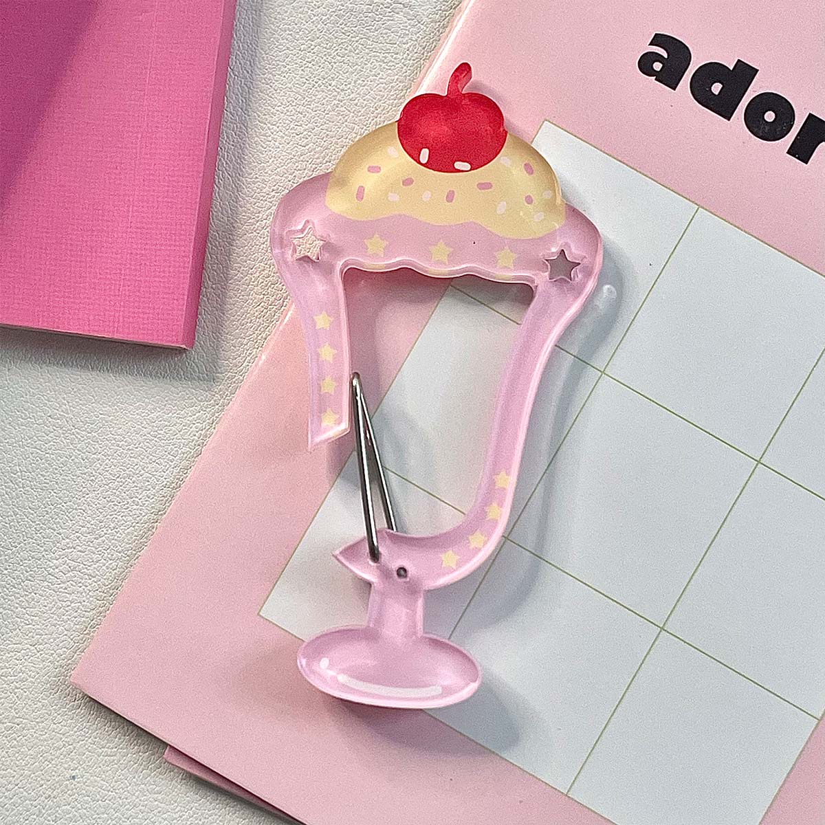 WAKAWAKA Cute Acrylic Charm Carabiner Korean Style Keychain Scrapbook Ita Bag Decor Accessories: Red / Pink