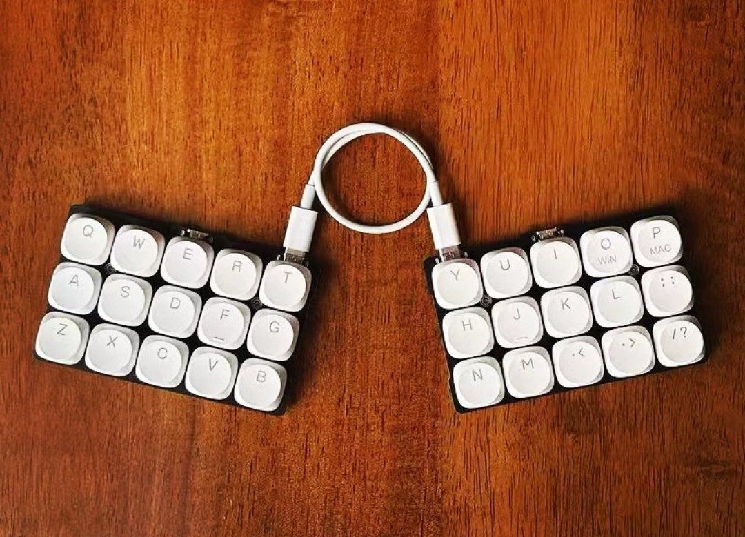 Mini lågprofils delat tangentbord trådbundet single mode delat mekaniskt tangentbord  fr4 aluminiumlödda switch-flaska tangentbordsmapp 9 lager