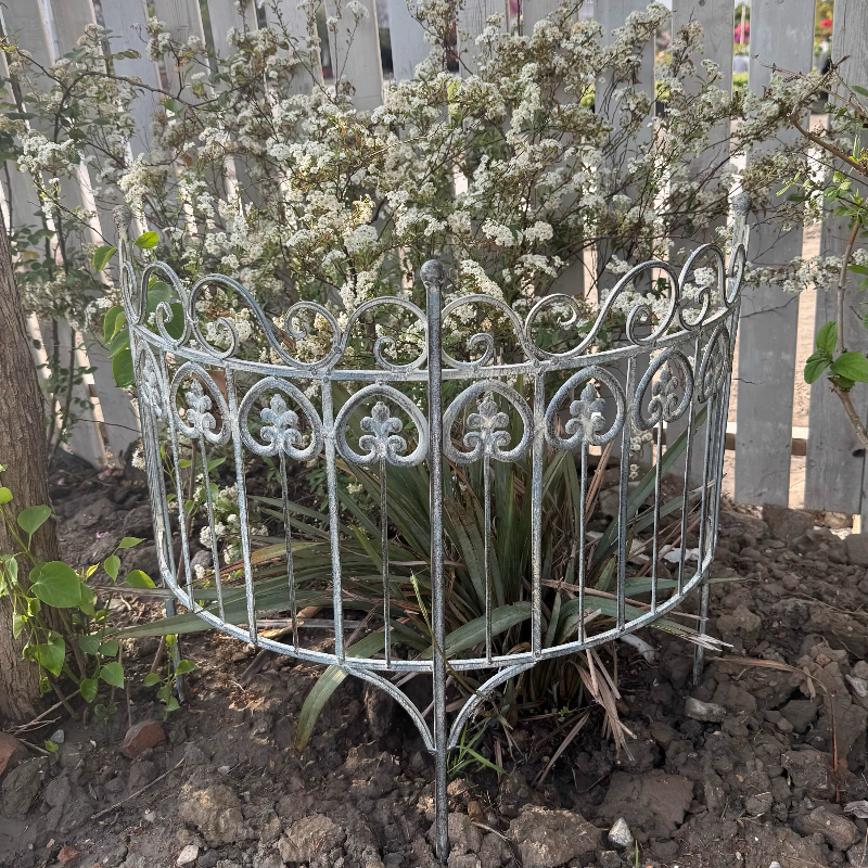 Valla de jardín rústica, sistema de soporte de plantas de hierro antiguo para enredaderas trepadoras, decoración de cama de flores, enrejado de jardín insertado en el suelo con borde