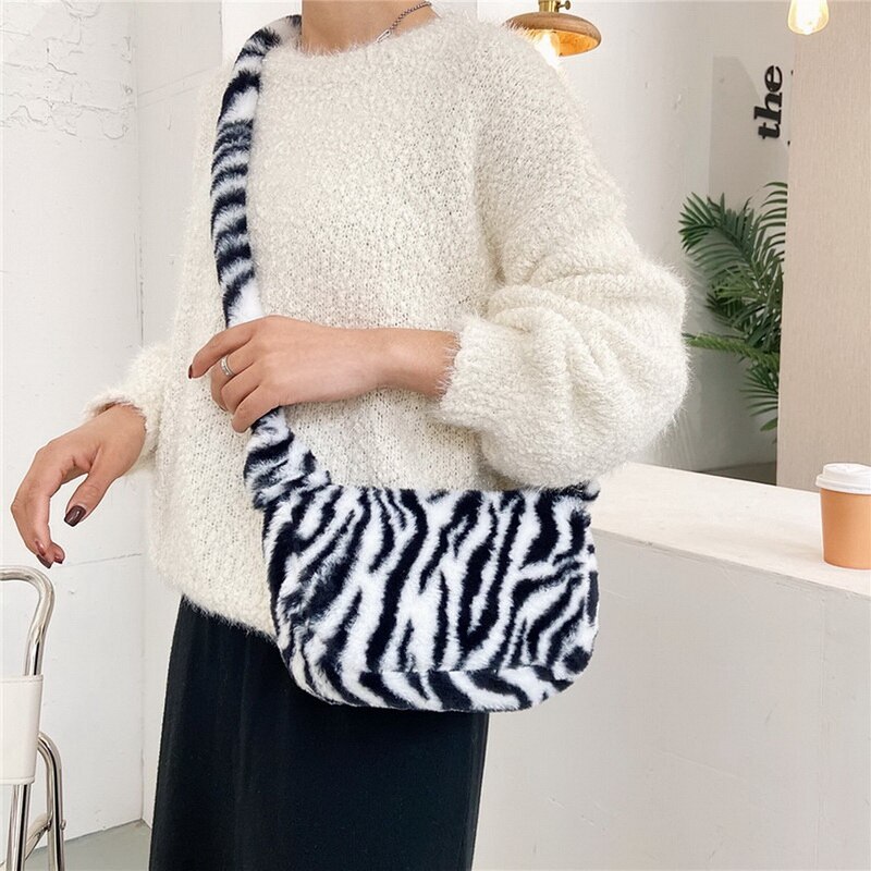 Winter Shoulder Bag Female Leopard Female Bag Chain Large Plush Winter Handbag Messenger Bag Soft Warm Fur Bag: Color 8