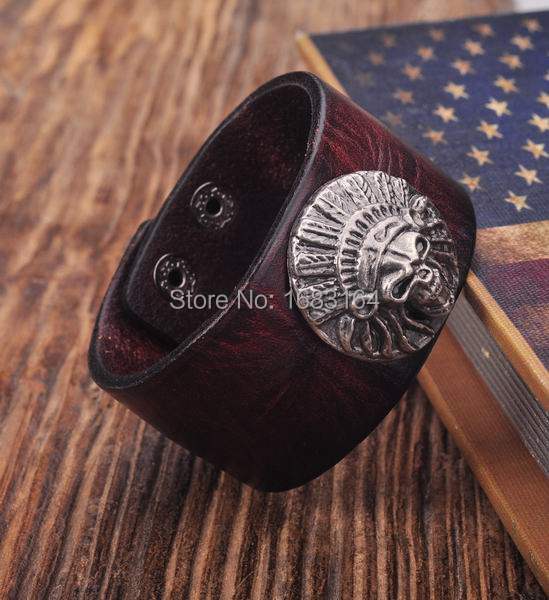 HM02 Marrone Biker Freddo Indiano Del Cranio del Metallo Borchie uomo Retro Braccialetto di Cuoio Largo Del Polsino Marrone Scuro