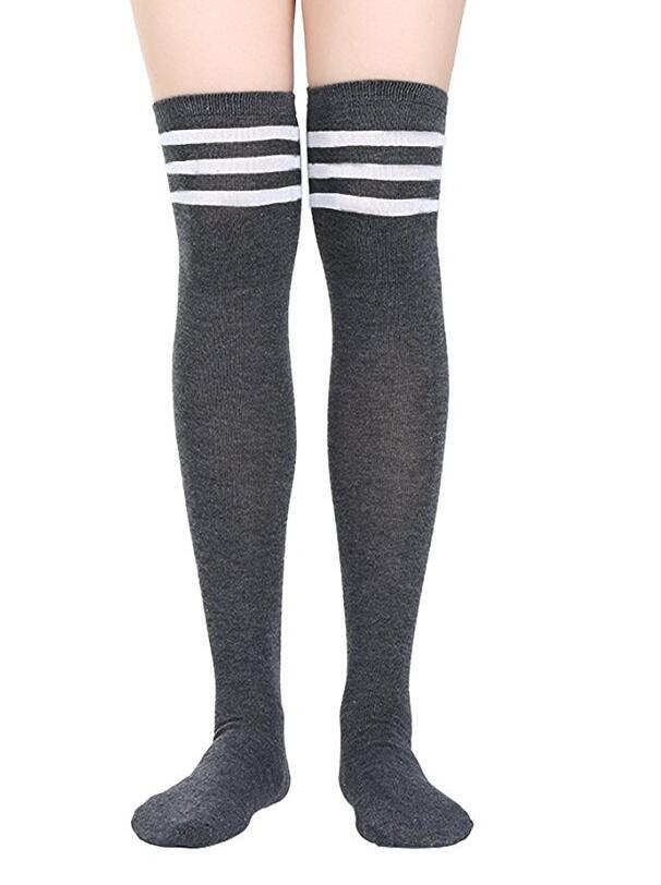Over knestrømper svart hvit blå rød lang stripe sokker japansk tegneseriestrømper for kvinner jenter cosplay: Grå og hvit