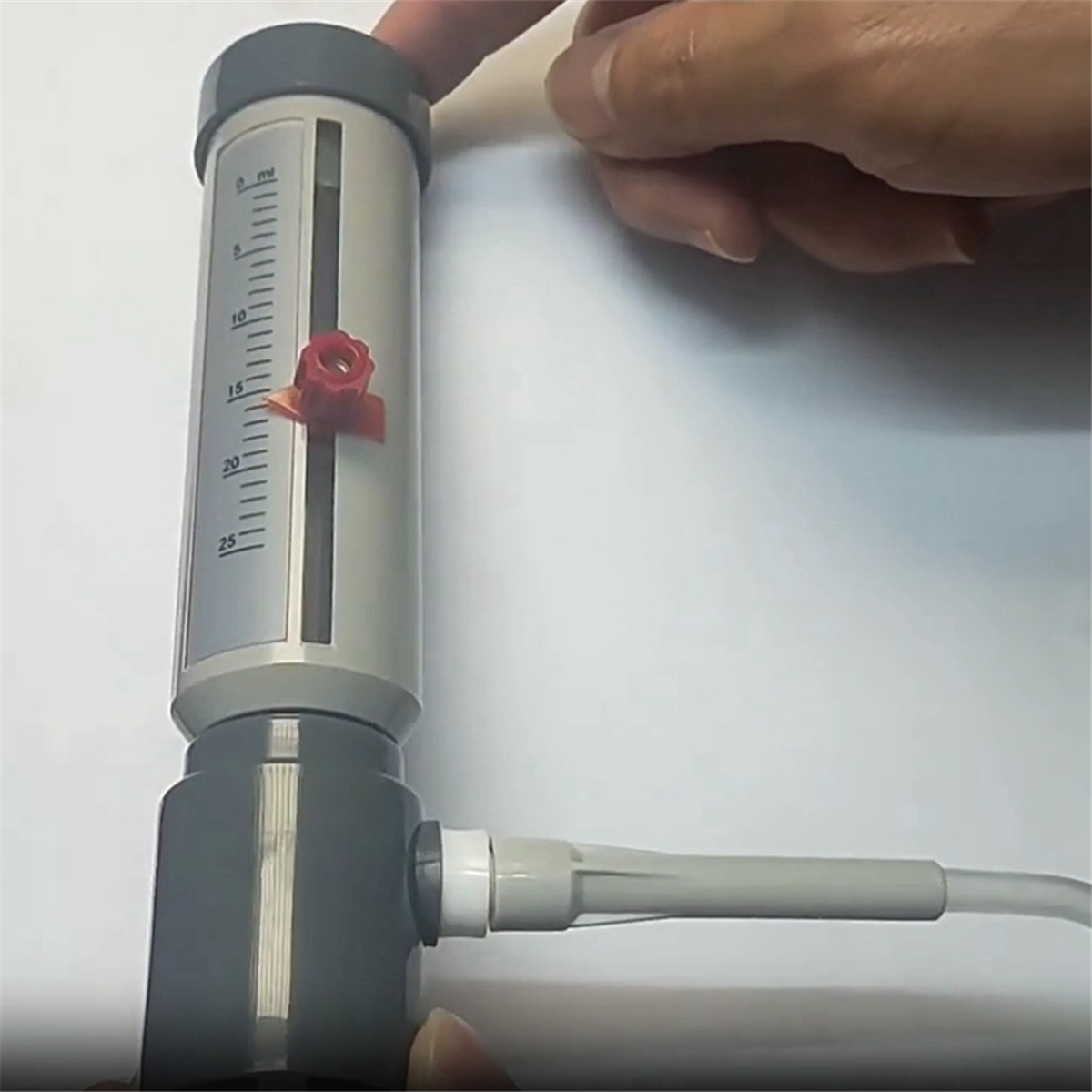 Neuer Labor-Flaschenspender, wirtschaftlicher halbautomatischer Flüssigkeitsspender, Hülse, Typ 5–25 ml, verstellbarer Flüssigkeitsadapter