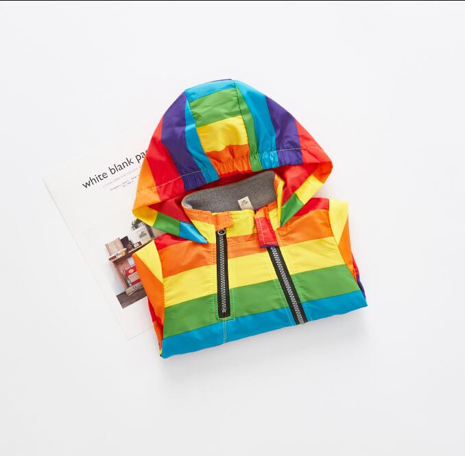 2018 di Modo di casuale Del bambino Delle Ragazze Dei Ragazzi Vestiti Giacca affrescare Bambini Arcobaleno colore Giacca a Vento Impermeabile Antivento Ragazzi Della Tuta Sportiva Del Cappotto