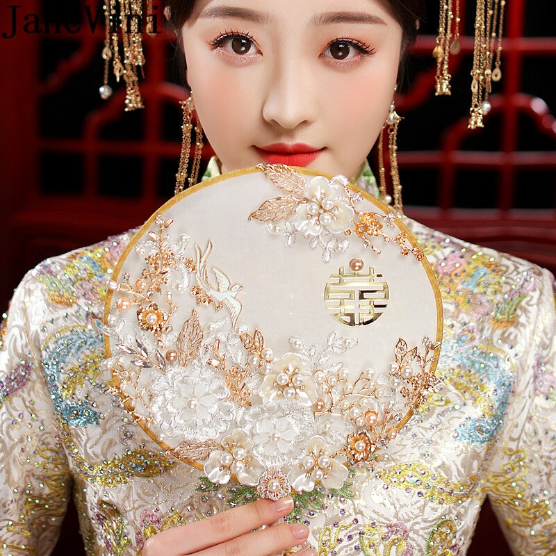 JaneVini 2021 nowe białe koronki Appliqued ślubny wentylator ręczny bukiet perły zroszony starożytny chińnarty styl wachlarz ślubny typu kwiat dla panny młodej