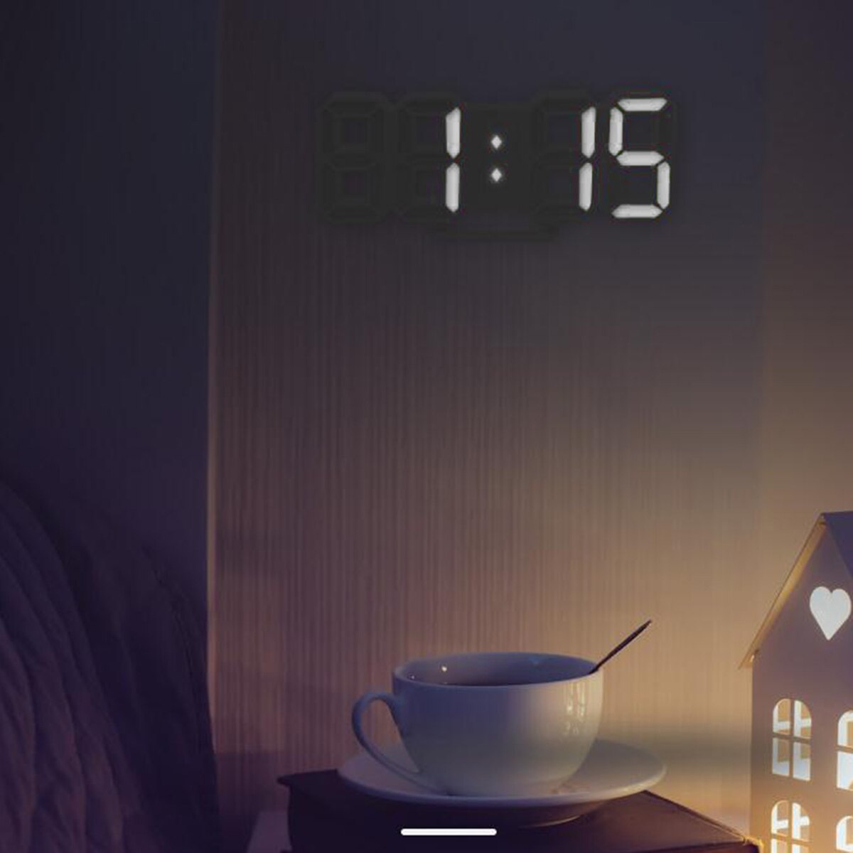 Digital USB Desktop Clock LED Clock 12/24 Hours Display Alarm Clock with Snooze Mode 8888 Display