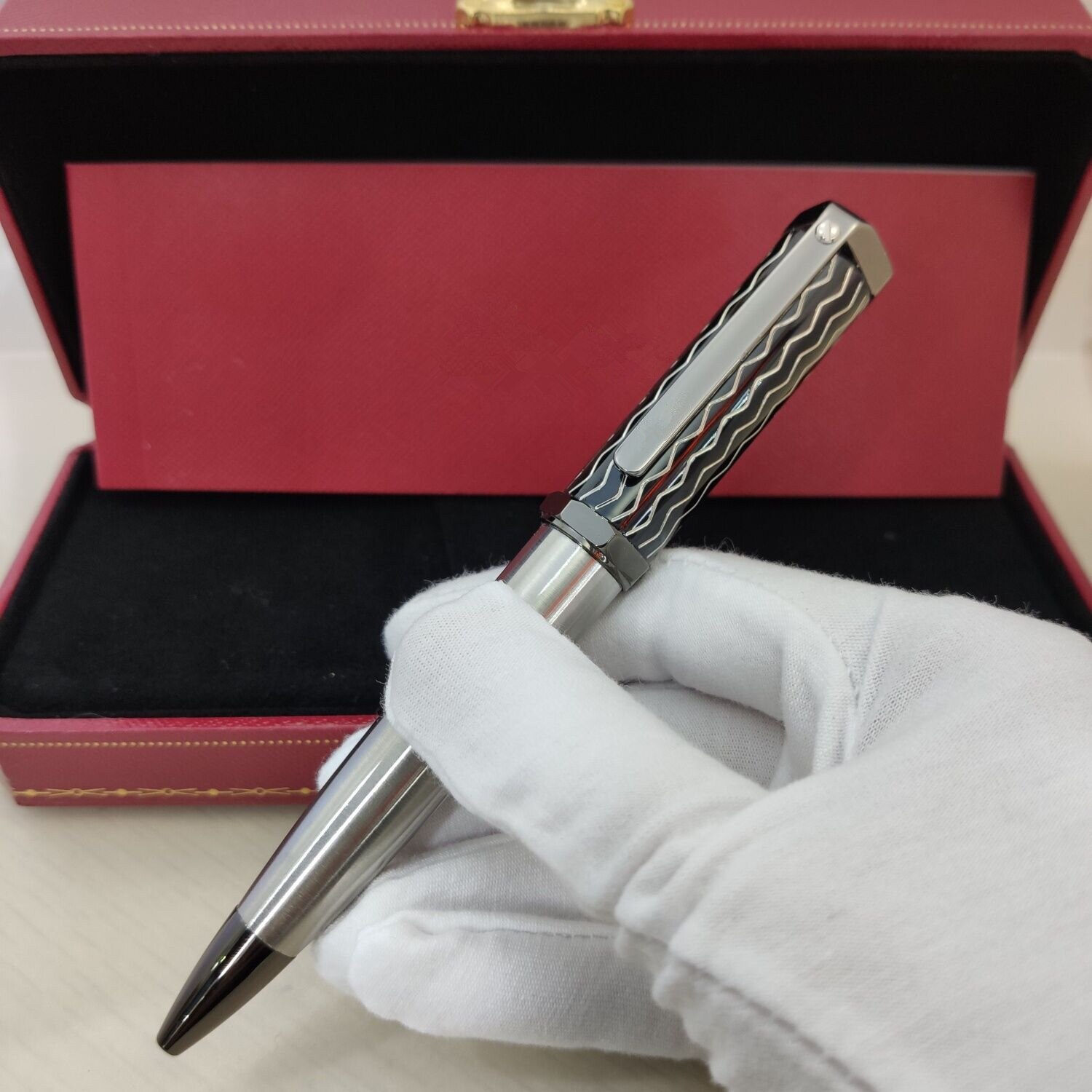 Famous luxury brand ballpoint pen adult student signature pen brand stainless steel signature pen with original box: Style 1