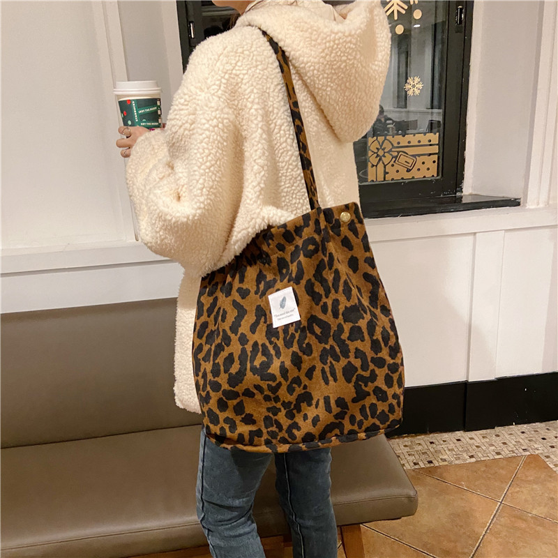 Borse da donna 2021 borsa a tracolla con bottone a pressione in velluto a coste borsa Shopping riutilizzabile di grande capacità borse da donna con fibbia letteraria: Leopard