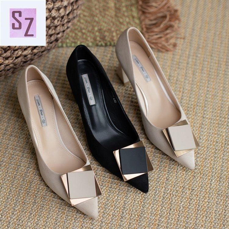 Chaussures de femmes métal boucle carrée épaisse chaussures à talons hauts confortables bouche peu profonde travail chaussures pour femmes