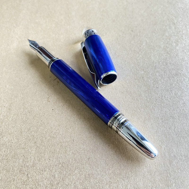 Stylo exécutif en métal à rayures platine, stylo à bille étoile à poignée en caoutchouc/Rollerball, de luxe pour les professionnels d'entreprise: Tran-Rouge