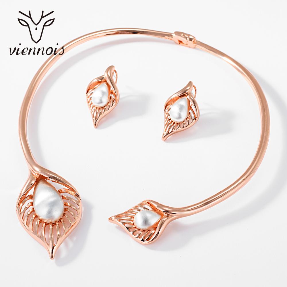 Conjunto de joyas Viennois Dubai chapadas en oro para mujer, collar con de hoja y pendientes de tuerca, conjunto de joyería para mujer, joyería de: Rose gold