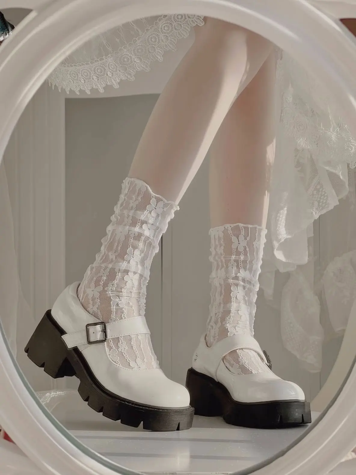 Lolita Sweet White Pile Socks para Mulheres, Mesh Fishnet, Thin Nylon Silk, Retro Flower Lace, Ladies Hollow Transparent Crew Socks