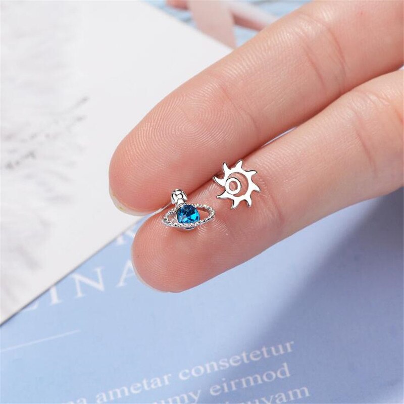 Temperament Eenvoudige Holle Zon En Blauw Plant 925 Sterling Verzilverd Asymmetrische Crystal Stud Oorbellen SE802