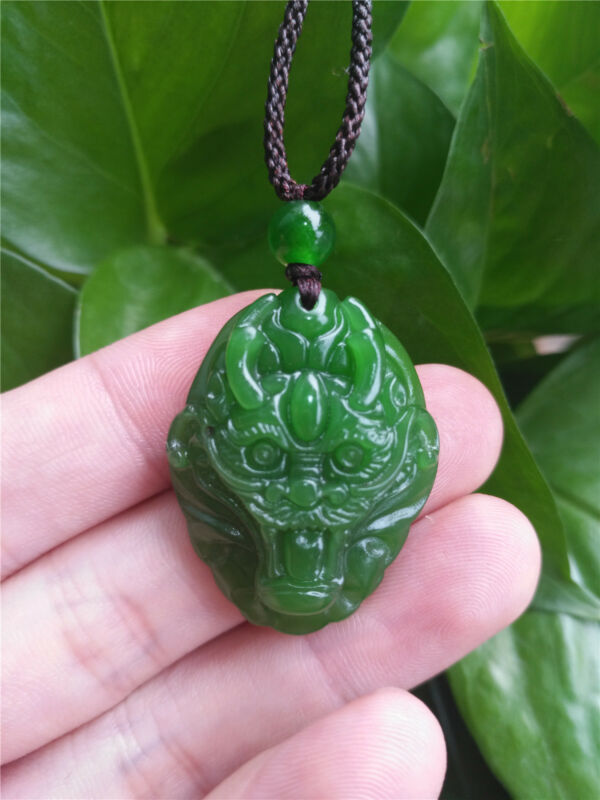 Natuurlijke Groene Jade Dragon-Head Chinese Hand-Gesneden Lucky Amulet Hanger