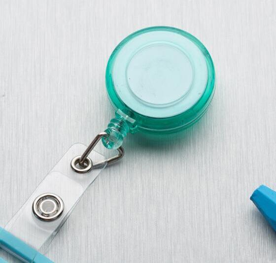 Etya slik farve id-kort navneskilt holdere anti-tabt klip kontor kvinder mænd studiekort rulle udtrækkelig badge holder klip: Himmelblå