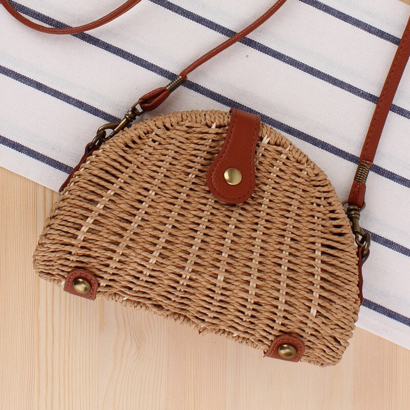 Small Fresh Messenger Woven Bag Beach Bag Sen Semi-circular Straw Woven Bag Vacation Photo Female Bag Handbags for Women: Light Brown