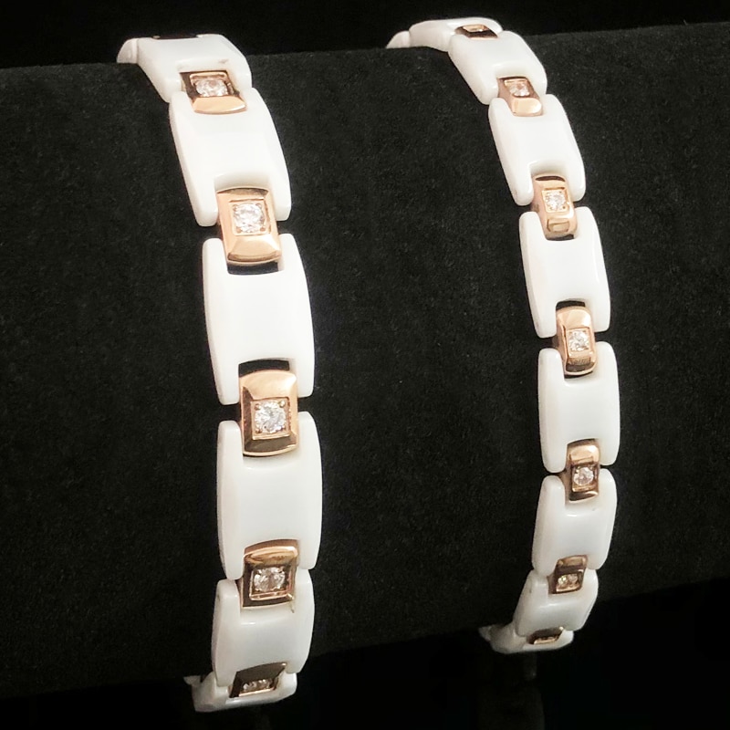 Schönes weißes keramik-paararmband mit magnetverschluss für damen und herren.