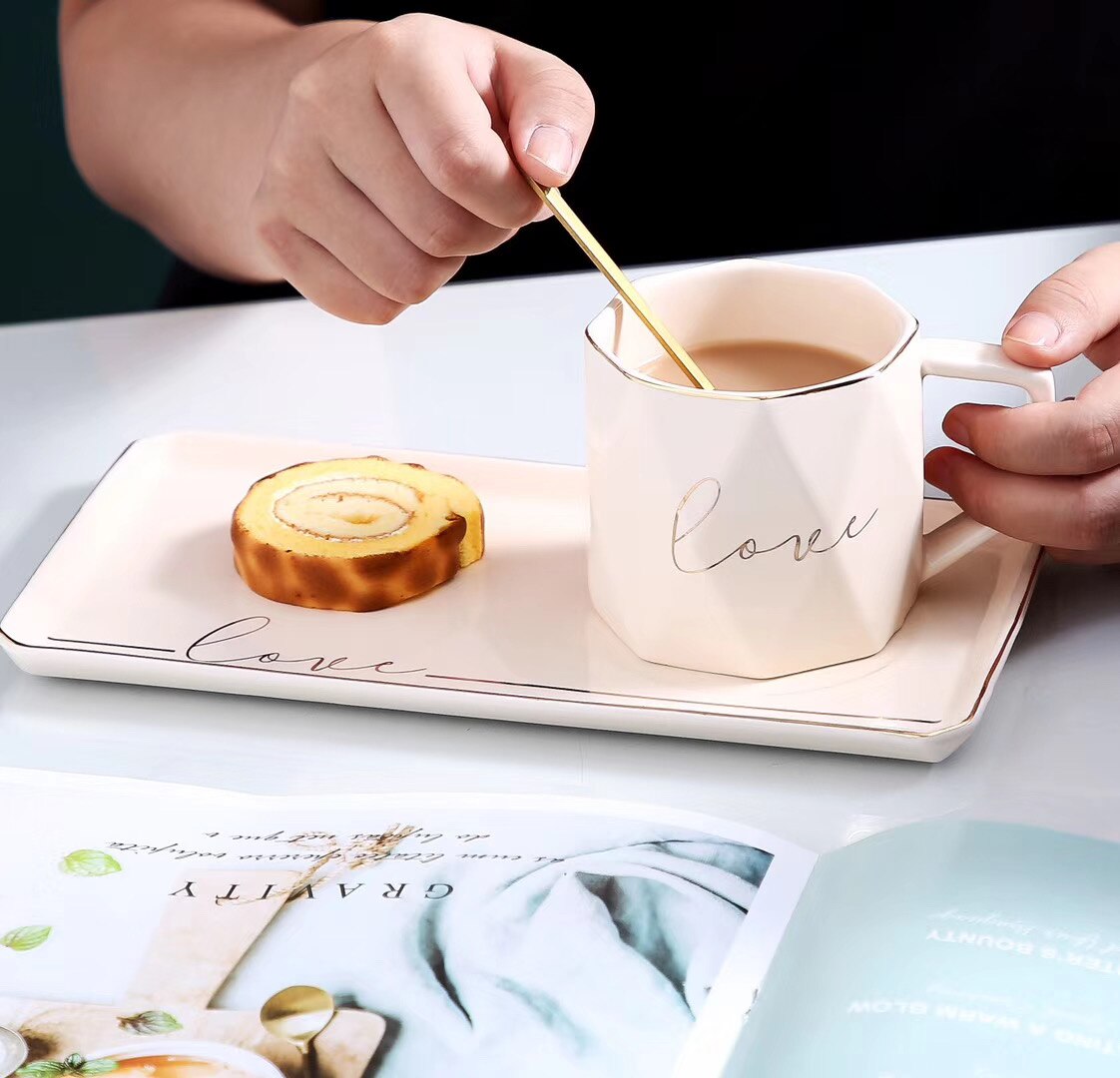 Europæisk luksuriøs guldkant keramik kaffekopper og underkopper ske sæt med æske te sojamælk morgenmadskrus desserttallerken: C2