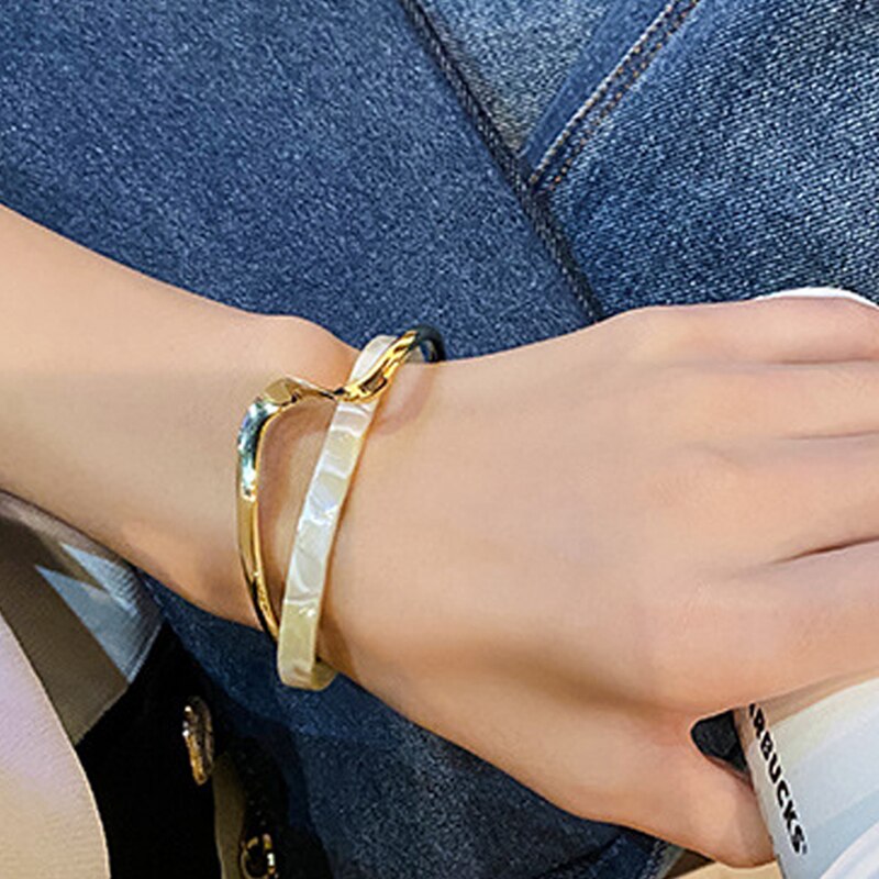 MINHIN Simple White Shellfish Board Bend Metal Overlap Acetic Resin Open Bangle for Women Girls Jewelry