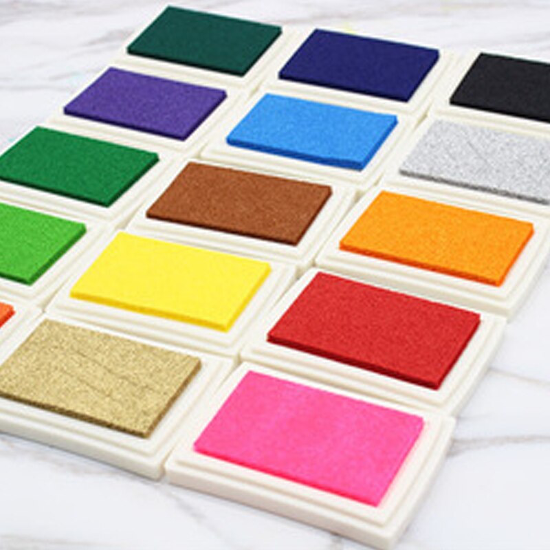 15 kleuren inktkussen rubber stempels stof hout papier scrapbooking inktkussen handgemaakt doe-het-zelf knutselen inktkussen op oliebasis vingerverf bruiloft: Willekeurig