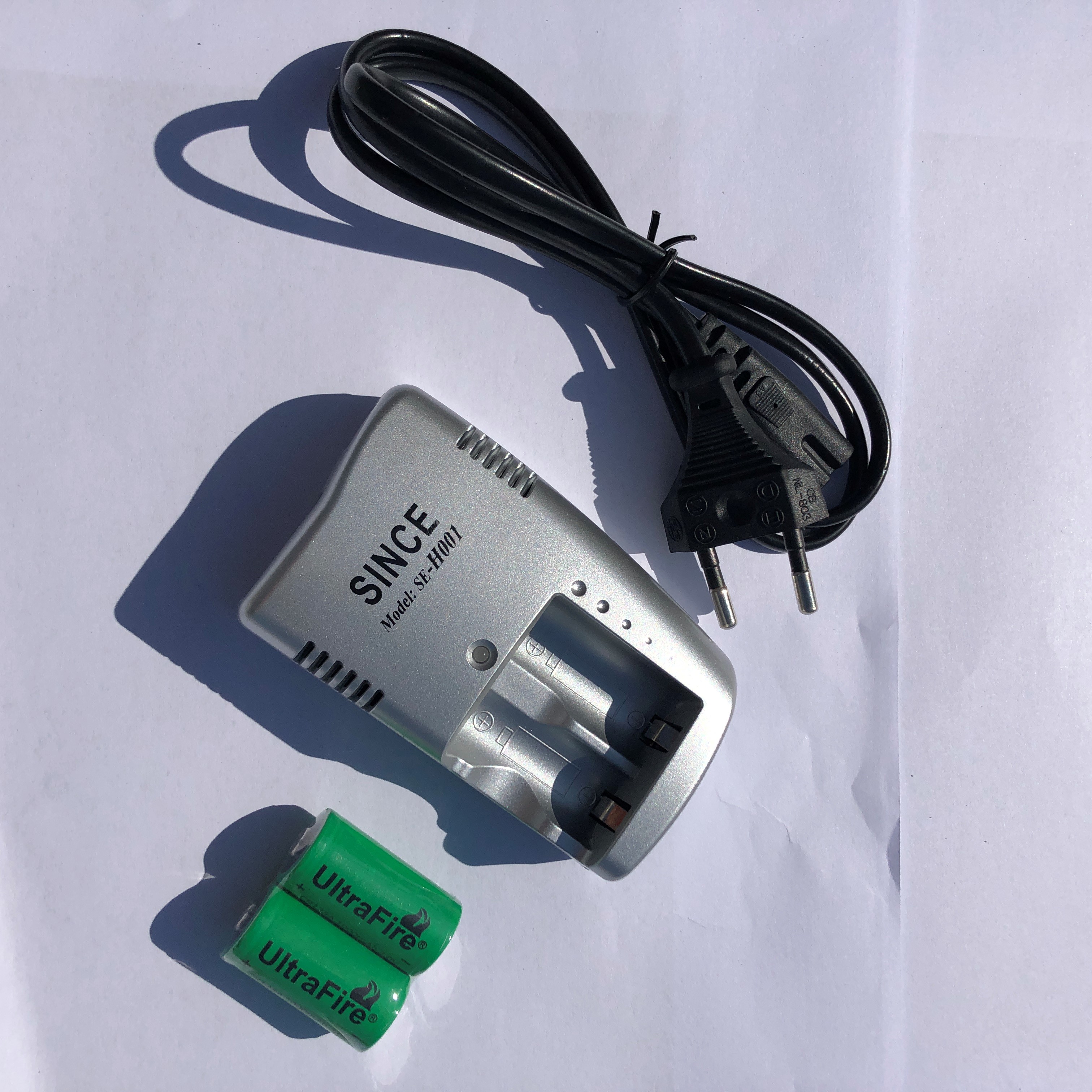 battery + charger. 3V CR123A 16340 1000mah rechargeable battery , digital camera, made a special battery: 2PCS battery- EU