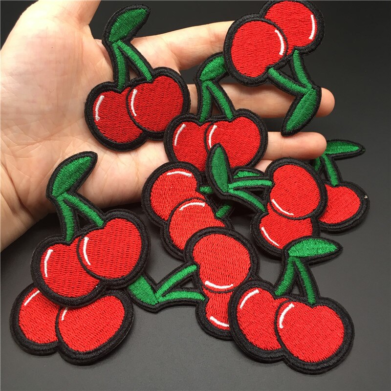 Cherry Fruit Leuke Kleding Patch Size: 4.8X5.2Cm Diy Geborduurde Ijzer Op Patch Voor Kleding Sticker Meisjes T-shirt Jurk Applicaties