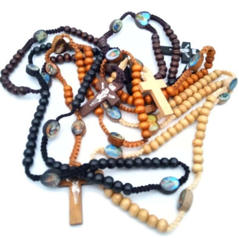 Salem – collier chapelet avec croix et jésus, ornement religieux et catholique