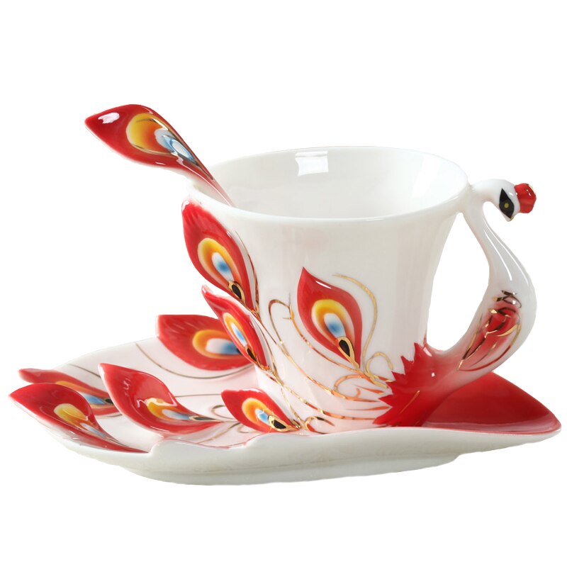 1 stk påfugl kaffekopp keramiske krus benporselen 3d farger emalje porselenskopp med tallerken og skje kaffe te sett