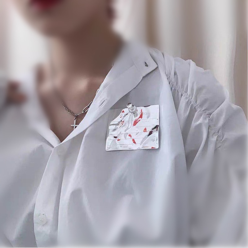 Huanzhi hip hop cool geometri uregelmæssige metalfoldninger brev badge dekoration broche til kvinder mænd overfrakke tilbehør