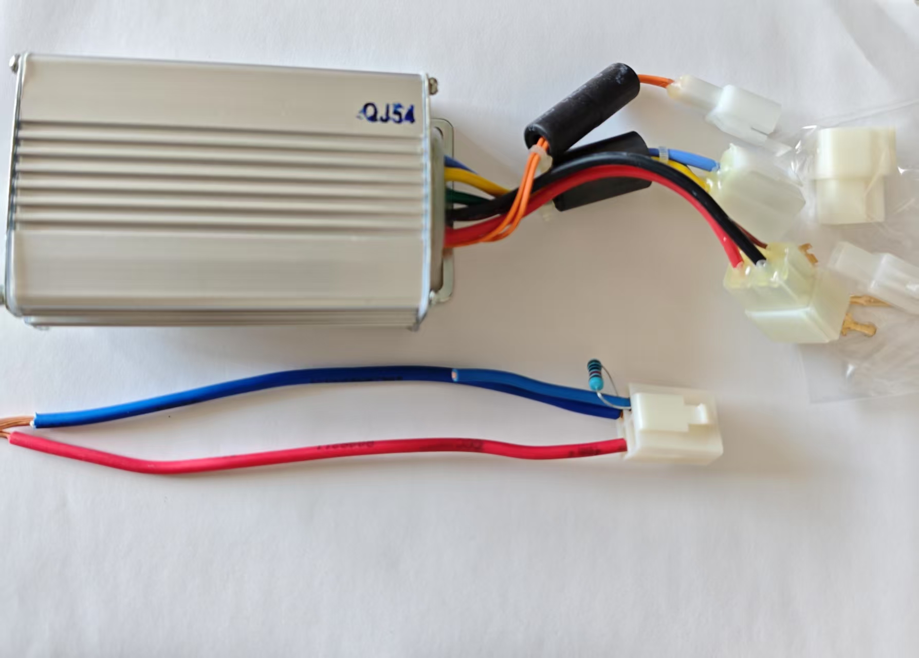 Electric lawn mower motor controller