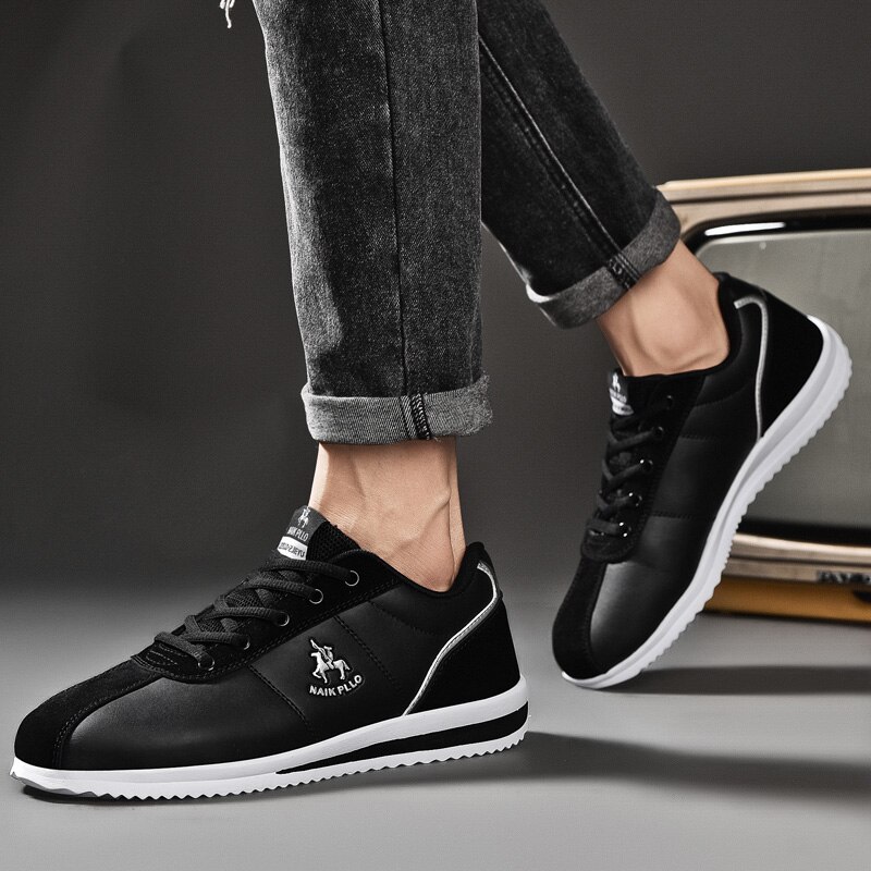 Men's Golf Shoes Blue and White Brand Men's Coach Sports Walking Shoes Lightweight and Comfortable Golf Sneakers