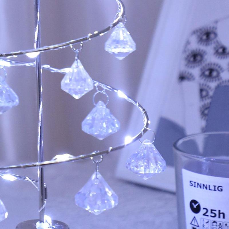 Verlichte kerstboom mini kerstboom met lampjes kleine accessoires kegel kersttafel jaar decoratie