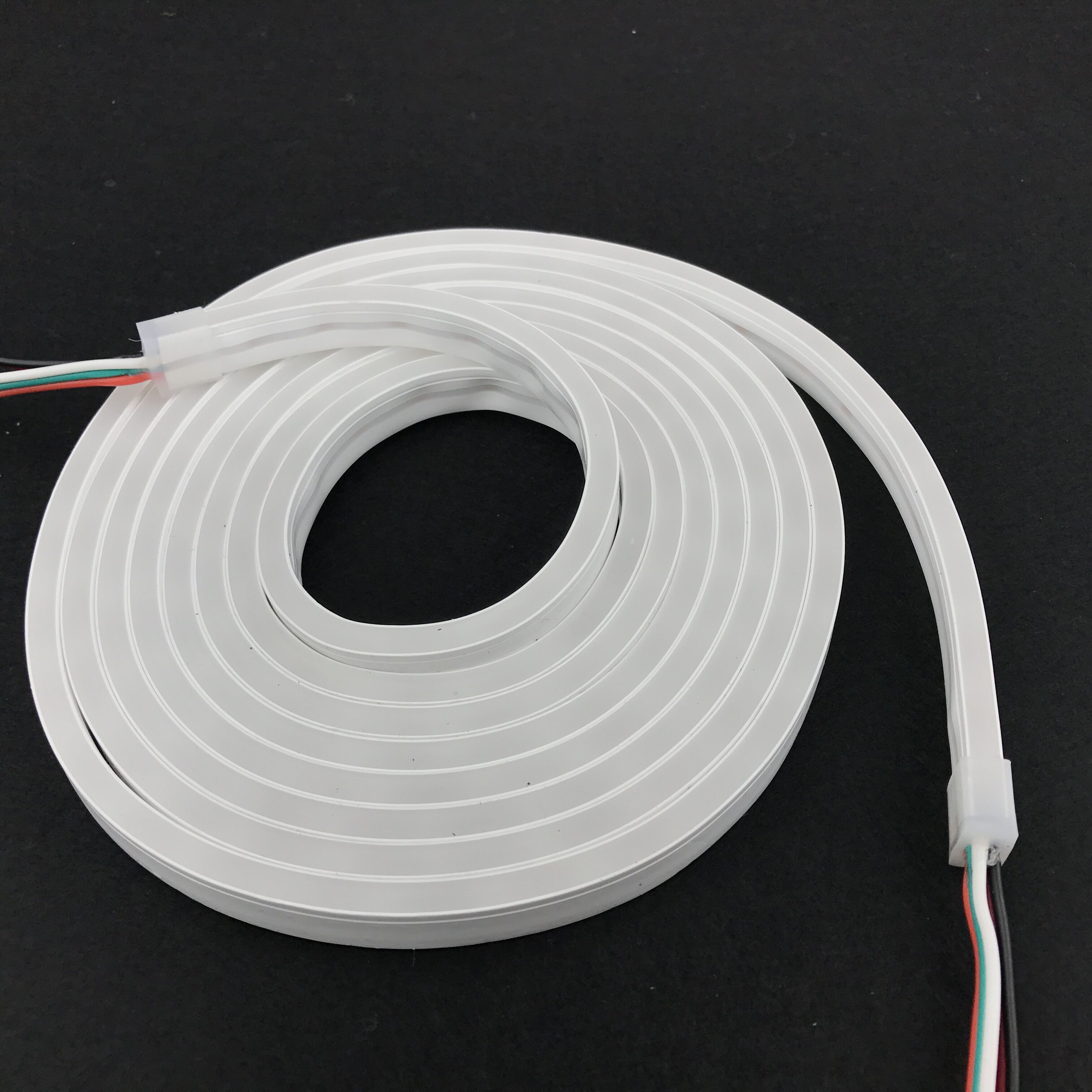 7mm * 14 m/3 m DC5V SK6812 adresseerbare led neon flexibele pixel licht, RGB full color; 60 leds/m; IP65; platte oppervlak/side emitting