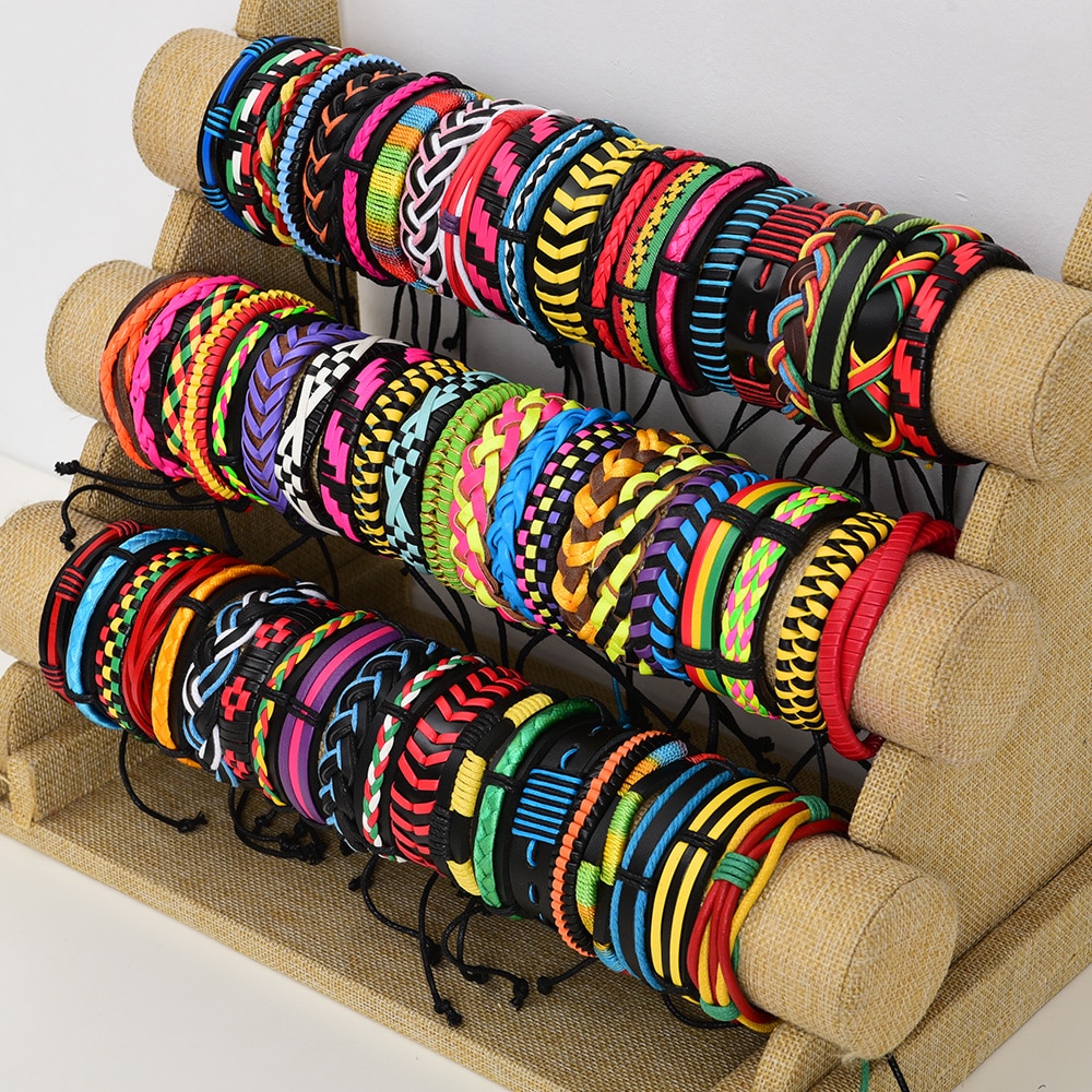 Lot De 13 Bracelets - Multicolores, Occasion En Très Bon État, Idéal Pour Collection Ou Cadeau