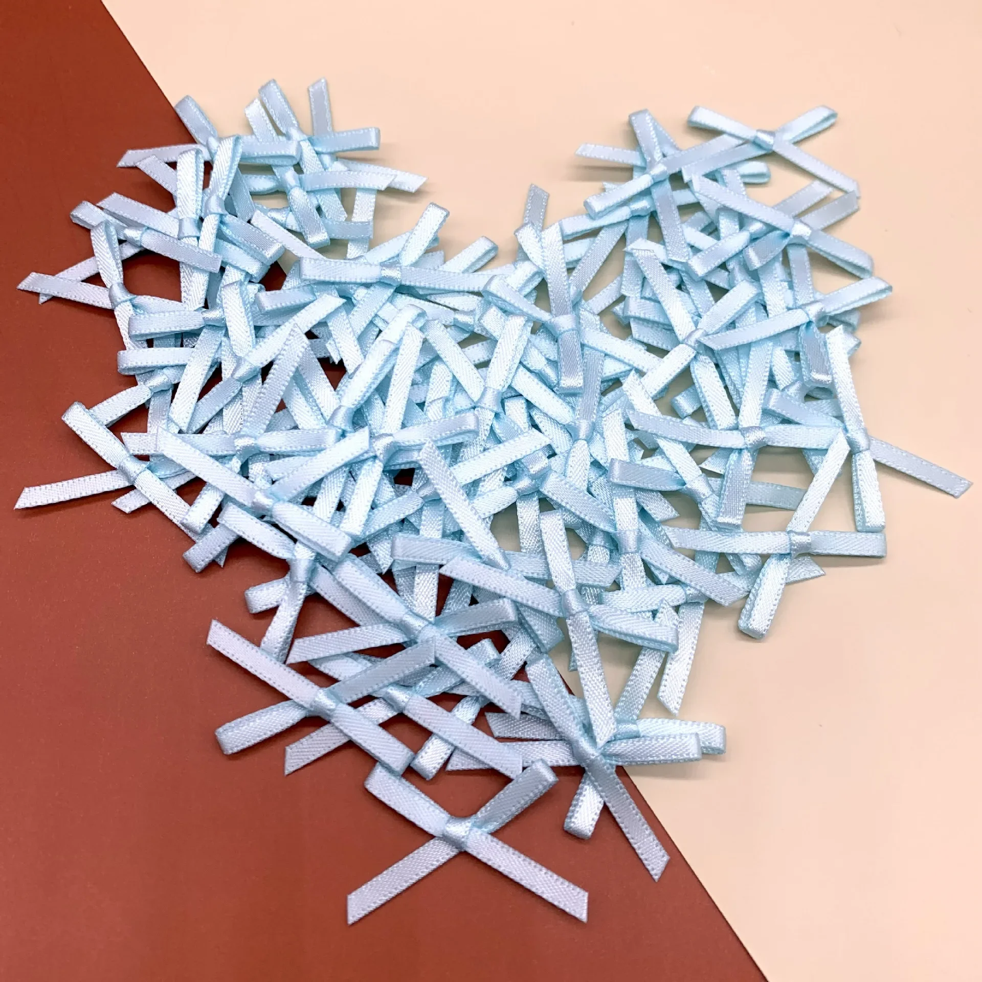 100 Uds Mini cinta de raso flores lazos lazos artesanía Scrapbooking adorno proyectos de bricolaje pajaritas decoración pinzas para el cabello lazos para el cabello de mascotas: Rojo