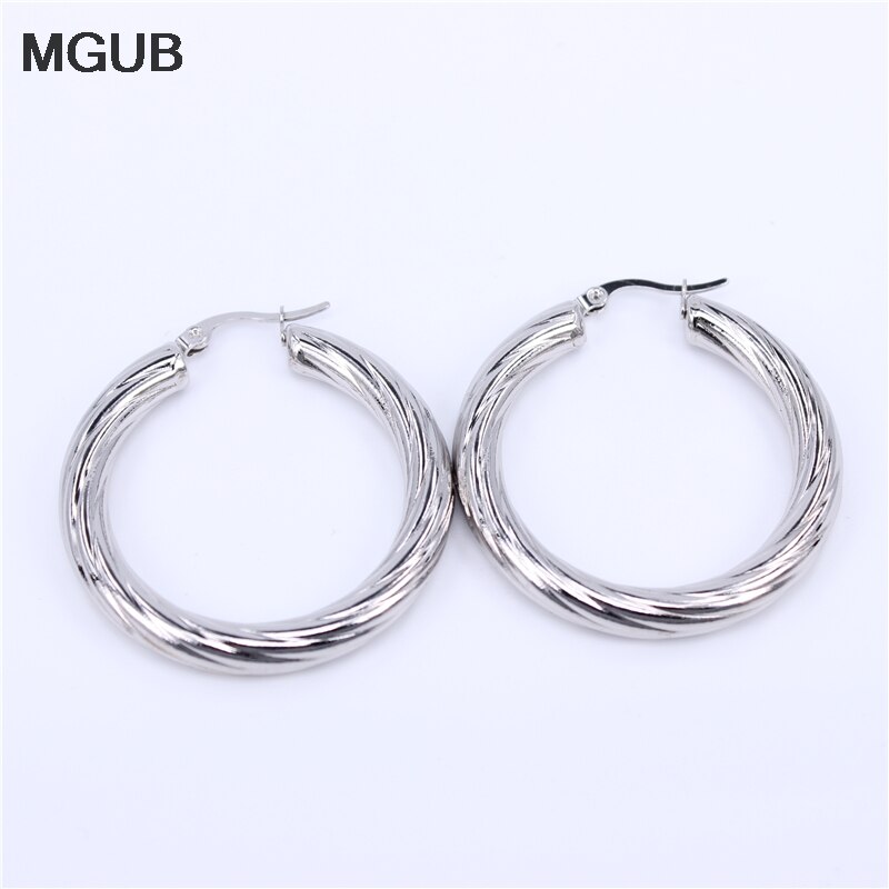 30-50mm size selection gold color Stainless steel popular hollow earrings Lightweight Women cute earrings LH391